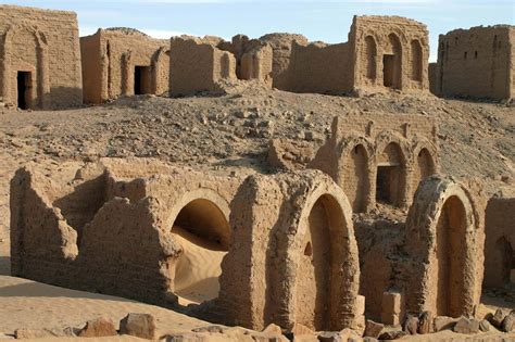 Necropolis Meaning In Urdu .